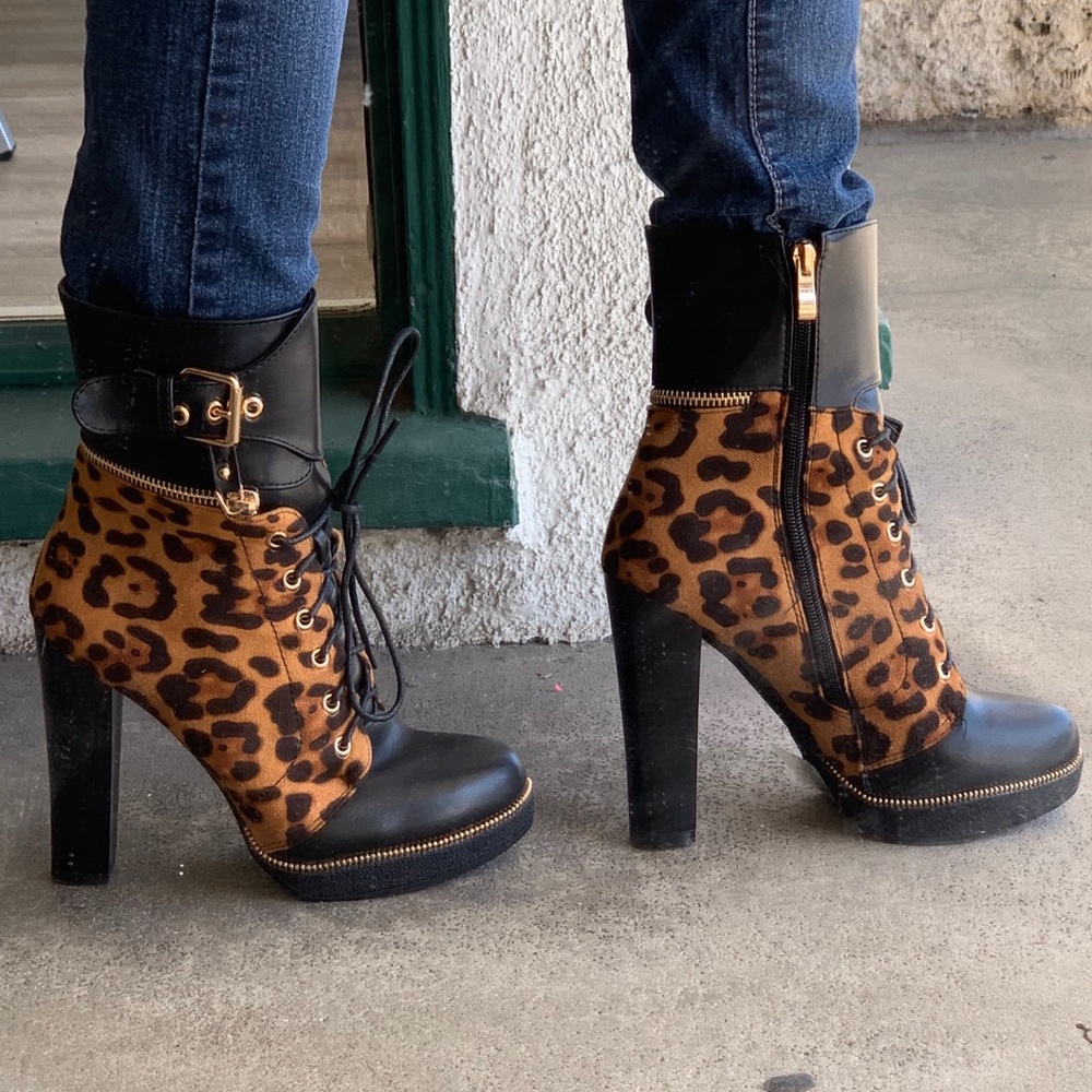 Italina Leopard Print Heeled Stiletto Bootie Sz 11 - Picture 3 of 6
